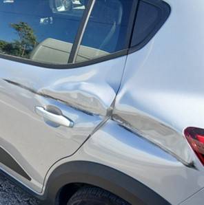 Redressement de carrosserie à Aix-en-Provence : aile et porte arrière d'une Dacia Sandero